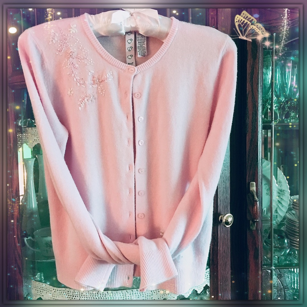 🎄next era Soft Pink Sweater ~Embroidery Accents🎄